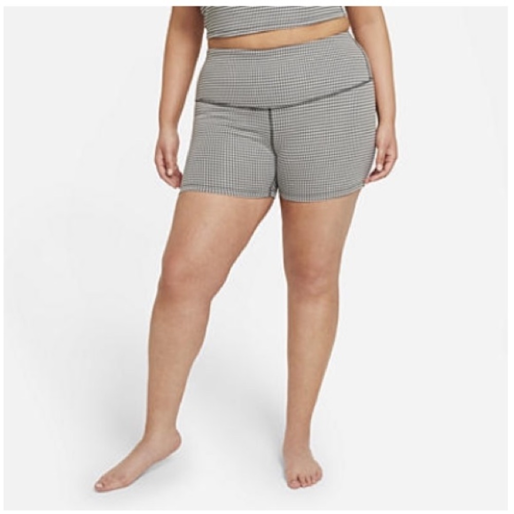 Nike yoga plus size shorts